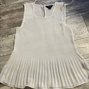 Simply Vera Vera Wang White Pleated Sleeveless Blouse